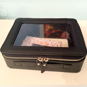 Never used aveniee hard cosmetic / makeup case